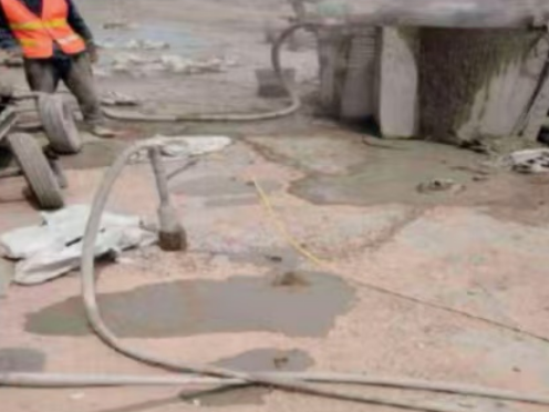 汪清水泥混凝土路面板底注浆技术 路面脱空注浆整治方案